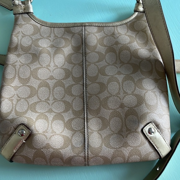 Coach shoulder purse champagne and gold - Picture 6 of 9